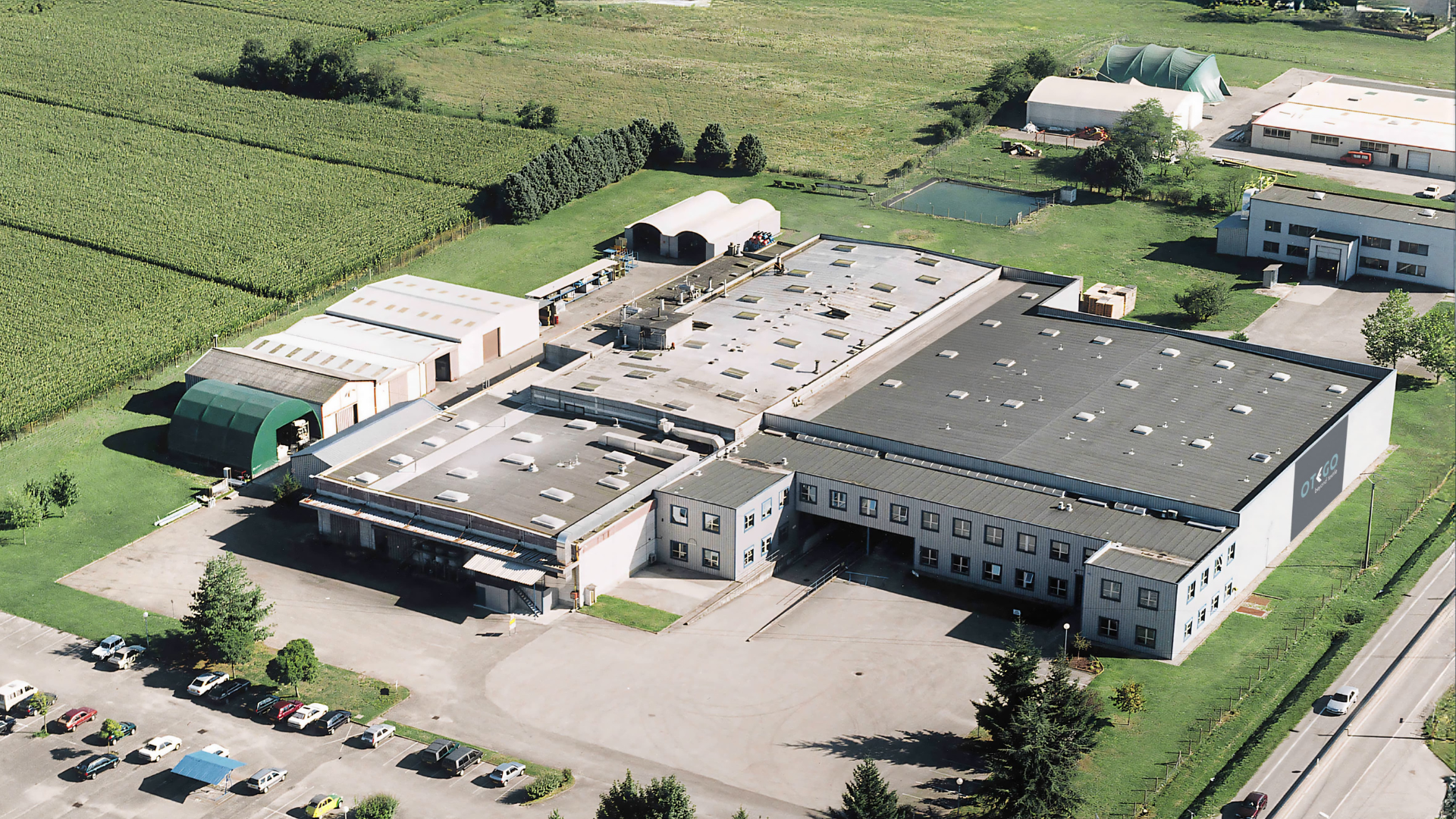 Vue aérienne du siège social d'OTEGO Group à Dagneux, près de Lyon, France.